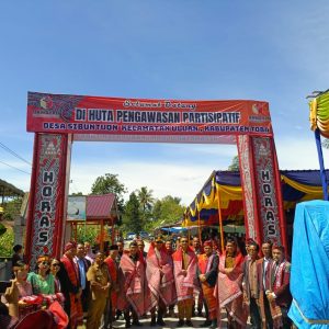 Plt. Kepala Badan Kesbangpol Toba Hadiri Kegiatan Launching “Huta Pengawasan Partisipatif” di Desa Sibuntoun Kecamatan Uluan