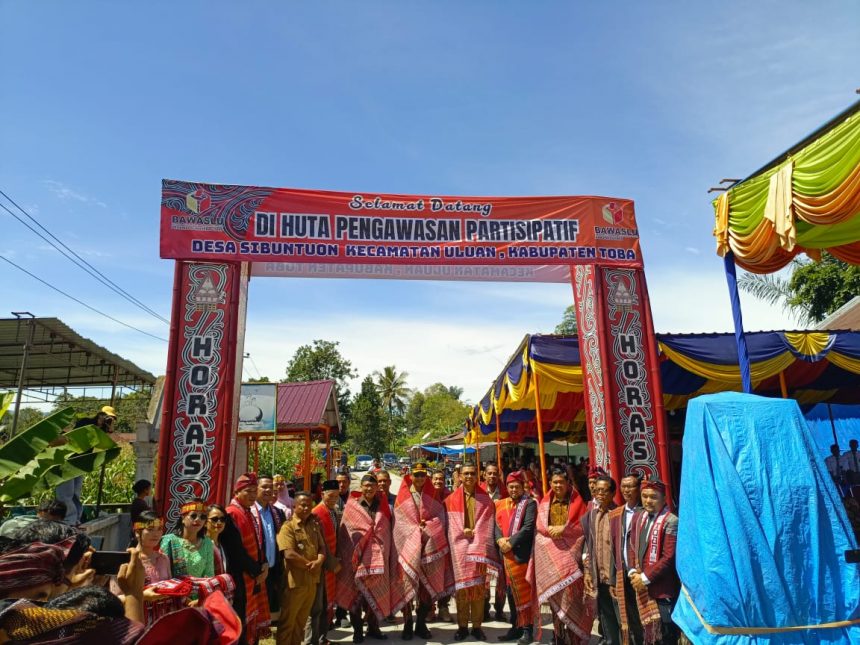 Plt. Kepala Badan Kesbangpol Toba Hadiri Kegiatan Launching “Huta Pengawasan Partisipatif” di Desa Sibuntoun Kecamatan Uluan