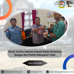 KEPALA BKPSDM MELAKSANAKAN KEGIATAN SERAH TERIMA JABATAN KEPALA BADAN KESATUAN BANGSA DAN POLITIK KABUPATEN TOBA DARI LAMBOK SIAHAAN KE FREDDY PANJAITAN.