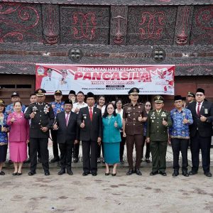 PEMERINTAH KABUPATEN TOBA MELAKSANAKAN UPACARA HARI KESAKTIAN PANCASILA DENGAN TEGUHKAN TEKAD KEBERSAMAAN DAN RAYAKAN SEMANGAT PANCASILA PEMERINTAH KABUPATEN TOBA MELAKSANAKAN UPACARA HARI KESAKTIAN PANCASILA DENGAN TEGUHKAN TEKAD KEBERSAMAAN DAN RAYAKAN SEMANGAT PANCASILA